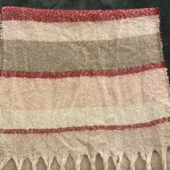Women Scarf - Picture 2 of 4